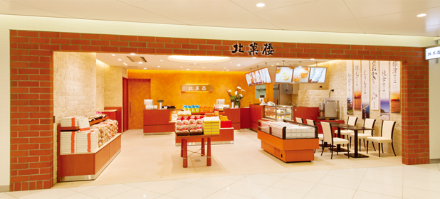 北海道は新千歳空港にある北菓楼直営店の北菓楼新千歳空港店限定商品、カップシュークリーム夢風船（ゆめふうせん）。テレビ朝日系列の番組シルシルミシルさんデーでご紹介頂きました。シルシルミシルさんデーでは「空港職員が自腹でも買いたいお土産スイーツ」特集の「第２位」に北菓楼新千歳空港店限定カップシュークリーム夢風船（ゆめふうせん）が選ばれました。